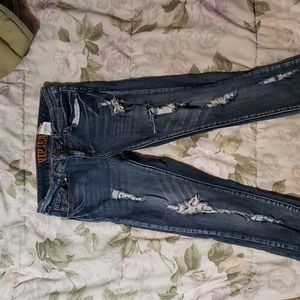 SZ 3/4 DISTRESSED JEANS
